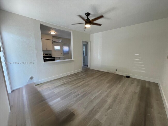126 NE 19th Ave in Pompano Beach, FL - Building Photo - Building Photo