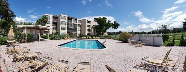 9495 Evergreen Pl-Unit -Apt 107 in Davie, FL - Building Photo - Building Photo