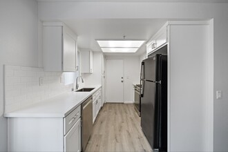 615 N. Juanita Ave in Los Angeles, CA - Building Photo - Building Photo