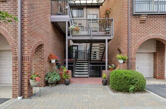 5 Millay Ct in Teaneck, NJ - Building Photo - Building Photo