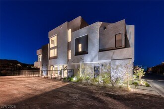 26 Lakefront Dr in Henderson, NV - Building Photo - Building Photo