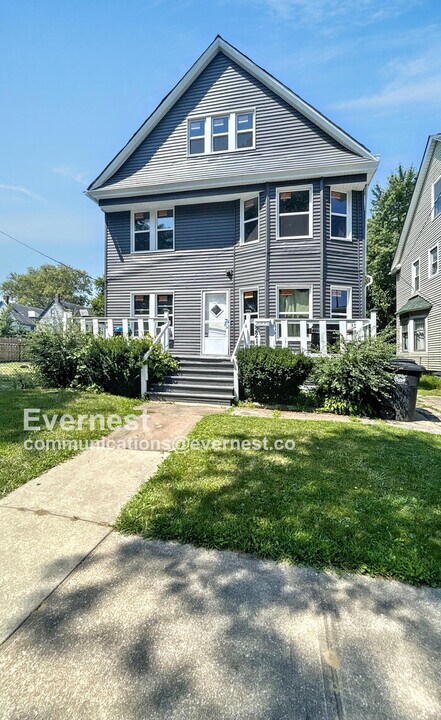 2216 E 82nd St in Cleveland, OH - Building Photo