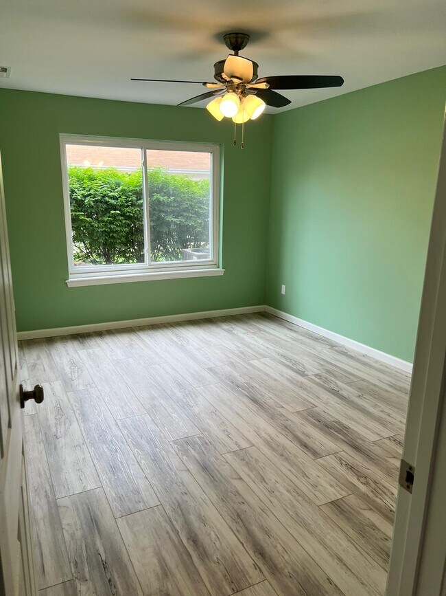 942 Guelbreth Ln Rentals in Creve Coeur, MO