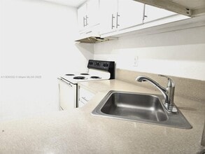 4550 NW 9th St in Miami, FL - Building Photo - Building Photo