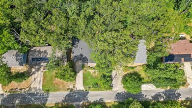 16 Duvall Ln in Bella Vista, AR - Foto de edificio - Building Photo