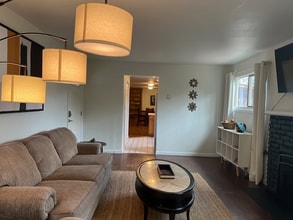 3127 Harlow Rd in Eugene, OR - Foto de edificio - Building Photo