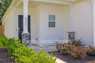 557 Spanish Wells Rd in Summerville, SC - Building Photo - Building Photo