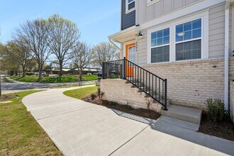 Groves in Charlotte, NC - Building Photo - Building Photo