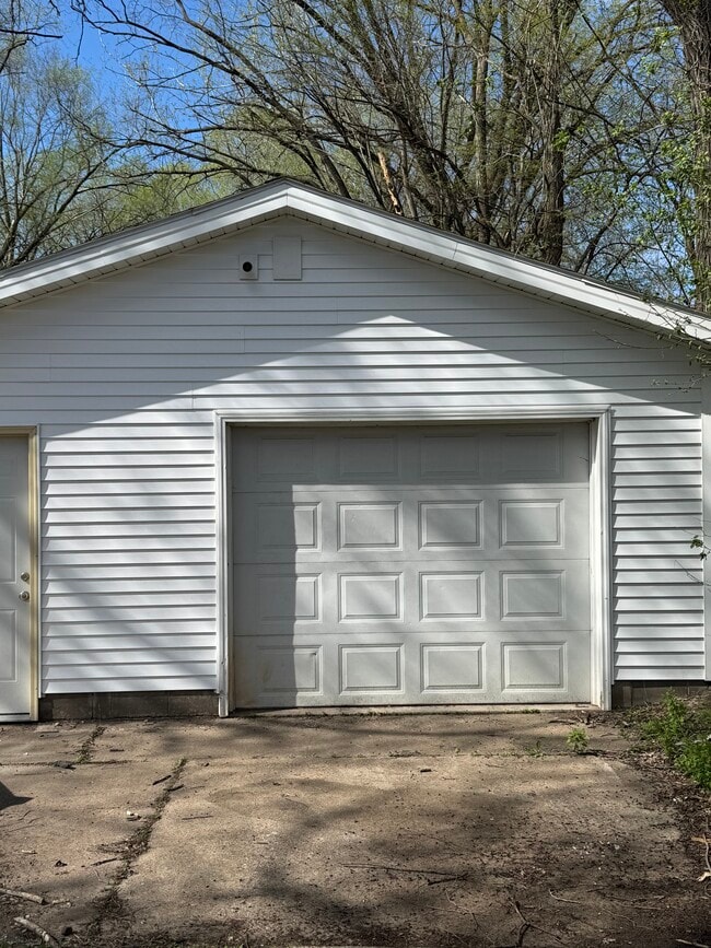914 Lakeside Ave in Eau Claire, WI - Building Photo - Building Photo