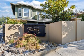 Little Tuscany Apartments & Townhomes in Olympia, WA - Building Photo - Building Photo