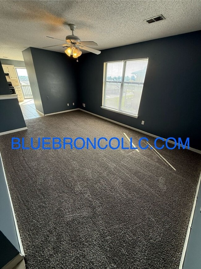 511 Sky Vue Dr in Raymore, MO - Building Photo - Building Photo