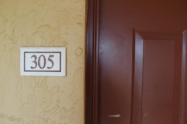 200 Scotia Dr-Unit -305 in Hypoluxo, FL - Building Photo - Building Photo