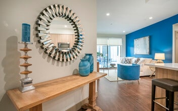 Living at Santa Monica in Santa Monica, CA - Foto de edificio - Building Photo