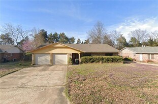2153 Loren Cir in Fayetteville, AR - Building Photo