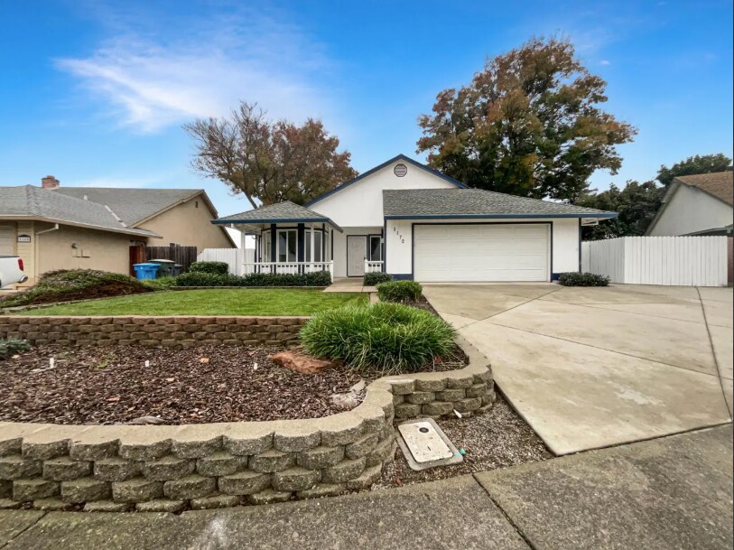 1172 Willow Creek Dr in Yuba City, CA - Building Photo