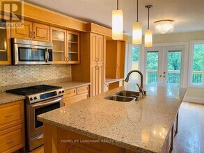 168 Timpson Dr in Aurora, ON - Building Photo - Building Photo