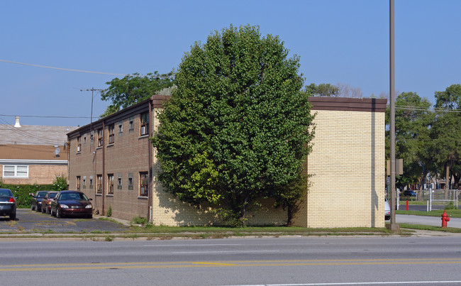 6100 S Harlem Ave in Summit, IL - Building Photo - Building Photo