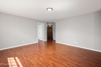 549 E Shag Bark Ln in Streamwood, IL - Building Photo - Building Photo