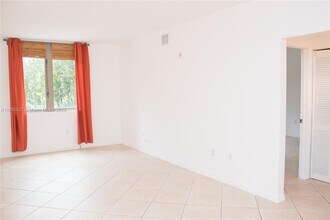 2630 SW 28th St in Miami, FL - Building Photo - Building Photo