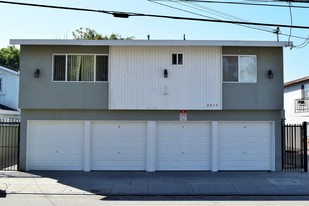 2214-2240 W Wardlow Rd in Long Beach, CA - Foto de edificio - Building Photo