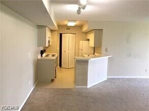 13625 Eagle Ridge Dr in Ft. Myers, FL - Building Photo - Building Photo