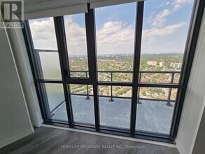 325-P325 Yorkland Blvd in Toronto, ON - Building Photo - Building Photo