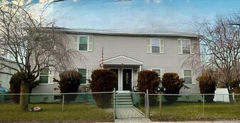 7 White Plains Ave in Elmsford, NY - Building Photo