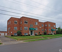 Oakview Manor in Dayton, OH - Building Photo - Building Photo