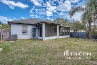 906 Grand Canyon Dr in Valrico, FL - Building Photo - Building Photo