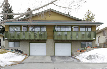 6207 Rundlehorn Dr NE in Calgary, AB - Building Photo - Building Photo