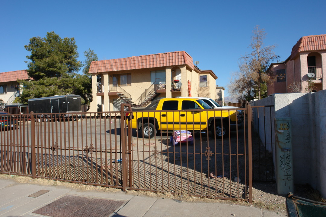 5620 Meikle Ln in Las Vegas, NV - Building Photo