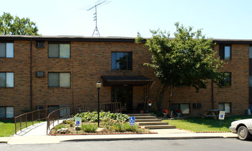 Westchester Apartments in Youngstown, OH - Building Photo - Building Photo