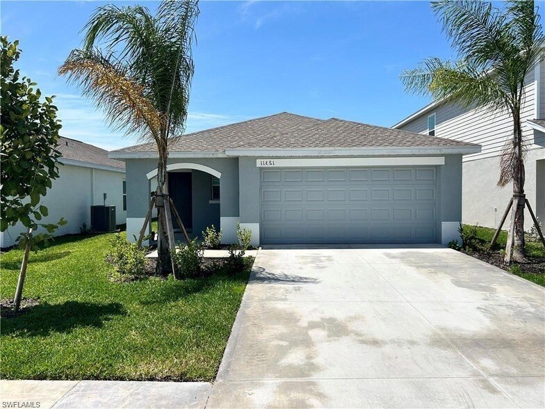 7116 Ponderosa Pne Dr in Ft. Myers, FL - Building Photo
