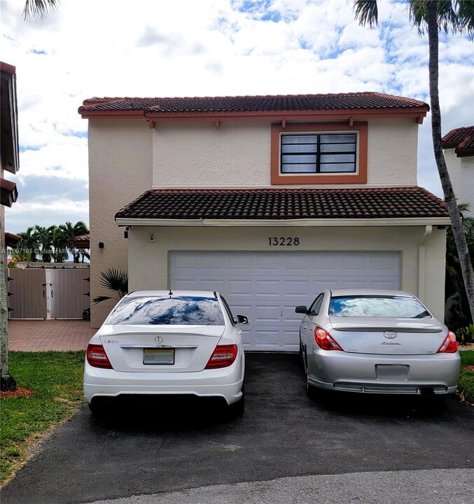 13228 SW 10th Ln in Miami, FL - Foto de edificio