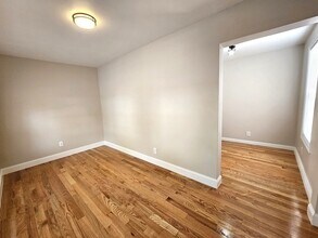 47 Lincoln St, Unit 2 in Stoneham, MA - Building Photo - Building Photo