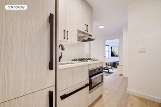 51 Spring St in New York, NY - Building Photo - Building Photo