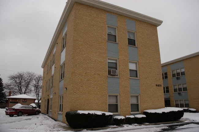 9801 S Kedzie Ave in Evergreen Park, IL - Building Photo - Building Photo