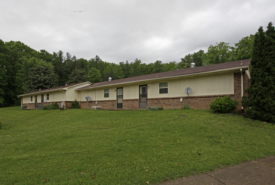 Pinetree Village Apartments in Centerville, TN - Building Photo