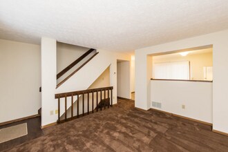 818 Annagladys Dr in Columbus, OH - Foto de edificio - Building Photo