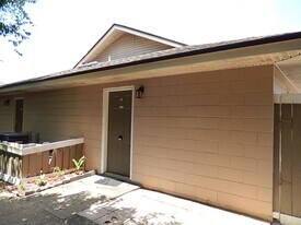 2241 W Pensacola St in Tallahassee, FL - Building Photo