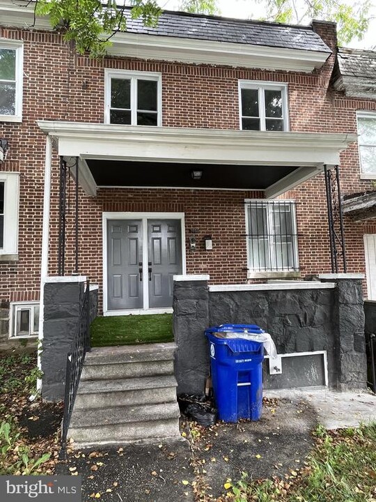 2462 Keyworth Ave in Baltimore, MD - Building Photo