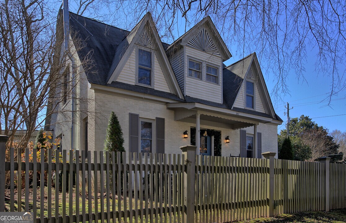 351 Seavy St in Senoia, GA - Building Photo