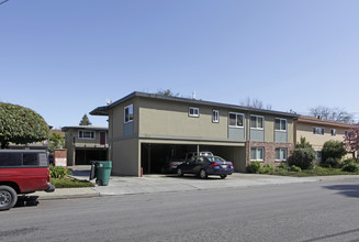 Coleman Apartments in Menlo Park, CA - Building Photo - Building Photo