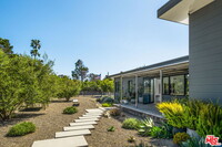 6755 Dume Dr in Malibu, CA - Foto de edificio - Building Photo