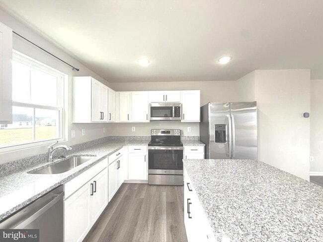 365 Otero Ln in Hedgesville, WV - Building Photo - Building Photo