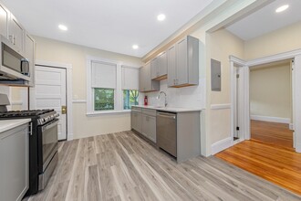 40 Brackett St, Unit 3 in Boston, MA - Building Photo - Building Photo