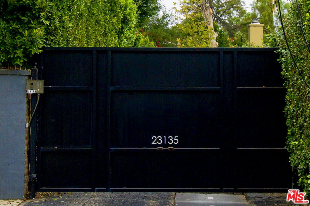 23135 Dolorosa St in Los Angeles, CA - Building Photo