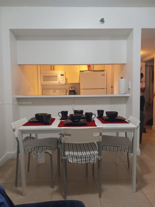 800 N Miami Ave, Unit 207 in Miami, FL - Building Photo