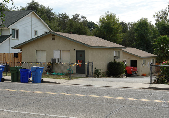 540-572 Mahoney Ave in Oak View, CA - Building Photo - Building Photo