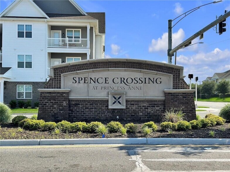 1732 Dromolin Dr, Unit 305 in Virginia Beach, VA - Building Photo